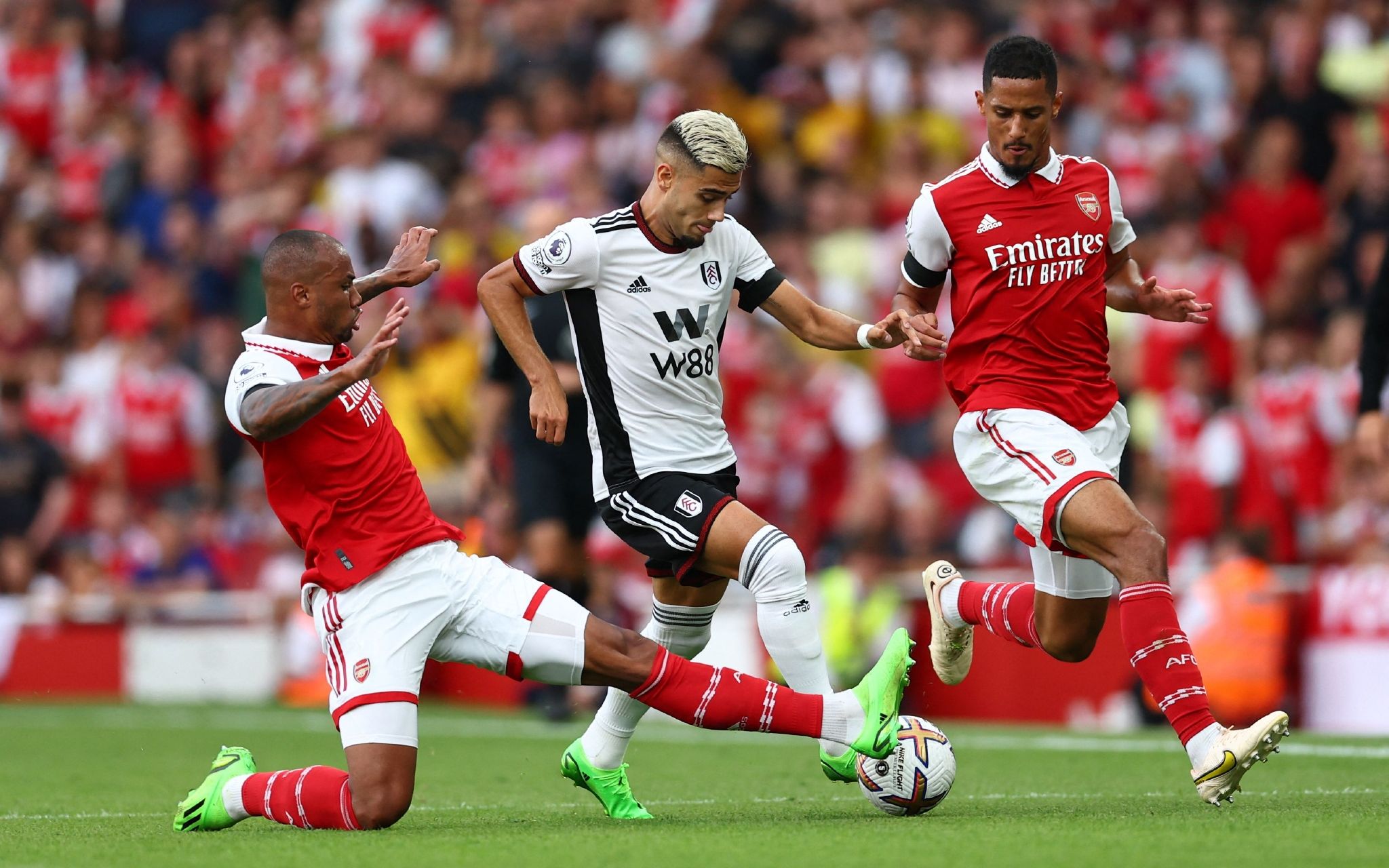 受激情四溢 受激情四溢